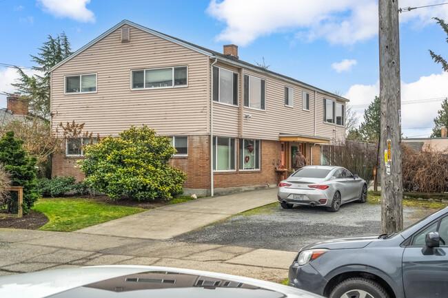 Green Lake Fourplex in Seattle, WA - Building Photo - Primary Photo