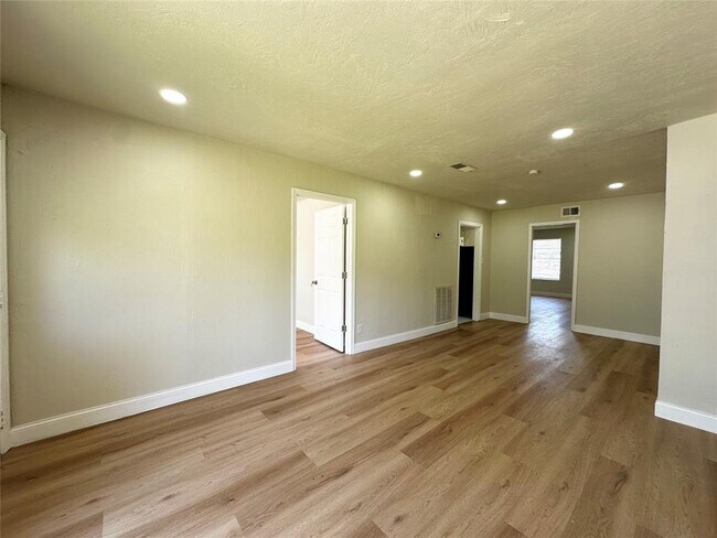 5009 Chennault Rd in Houston, TX - Building Photo - Building Photo