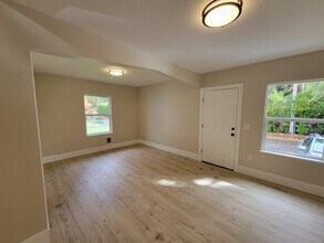 12835 SW Grant Ave in Portland, OR - Building Photo - Building Photo