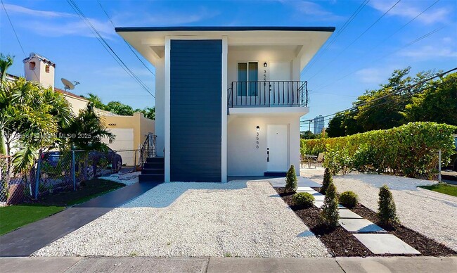 3556 SW 26th St in Miami, FL - Building Photo - Building Photo
