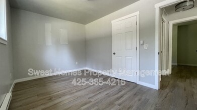 6113 Beverly Ln in Everett, WA - Building Photo - Building Photo
