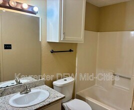 621 Race St in Crowley, TX - Building Photo - Building Photo