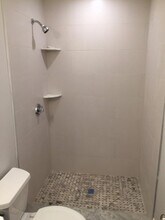 2044 Beacon St, Unit 2 in Waban, MA - Foto de edificio - Building Photo