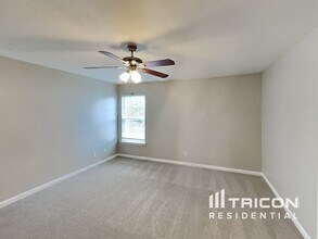 323 Sarna Dr in La Vergne, TN - Building Photo - Building Photo