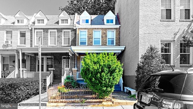 property at 741 Newton Pl NW