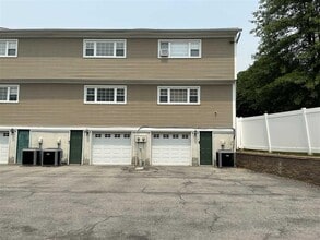 375 Salt Point Turnpike in Poughkeepsie, NY - Building Photo - Building Photo