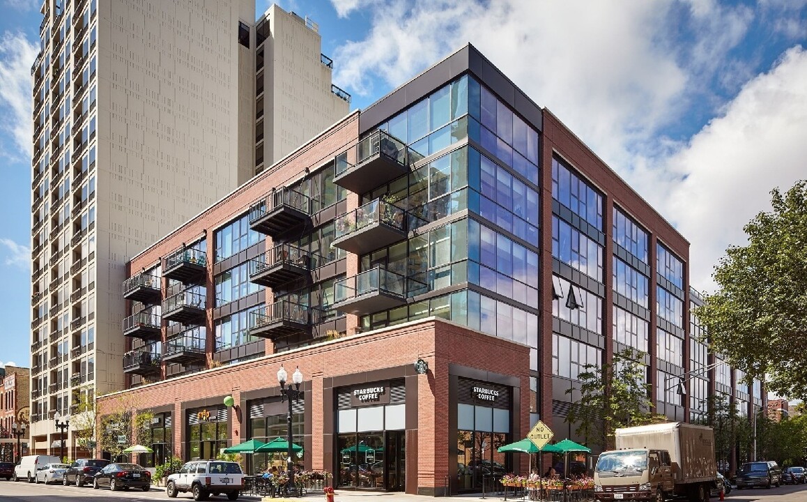 211 W Scott St in Chicago, IL - Building Photo