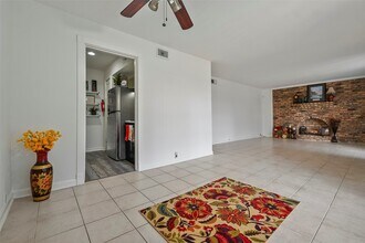 7510 Shadyvilla Ln in Houston, TX - Foto de edificio - Building Photo