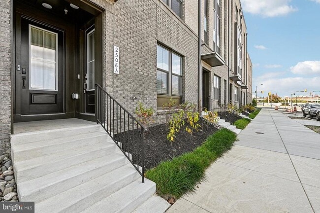 property at 2506 W Peninsula Dr