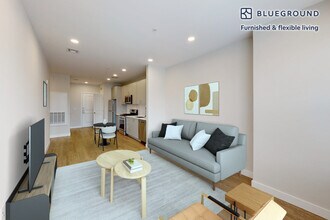 290 Mishawum Rd in Woburn, MA - Building Photo - Building Photo