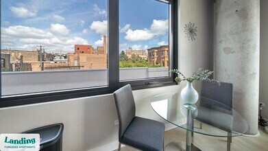 4611 N Broadway, Unit 212 in Chicago, IL - Foto de edificio - Building Photo