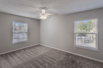 Planters Trace Apartment Homes in Charleston, SC - Building Photo - Interior Photo