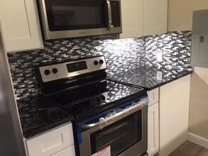 520 70th St N in St. Petersburg, FL - Foto de edificio - Building Photo