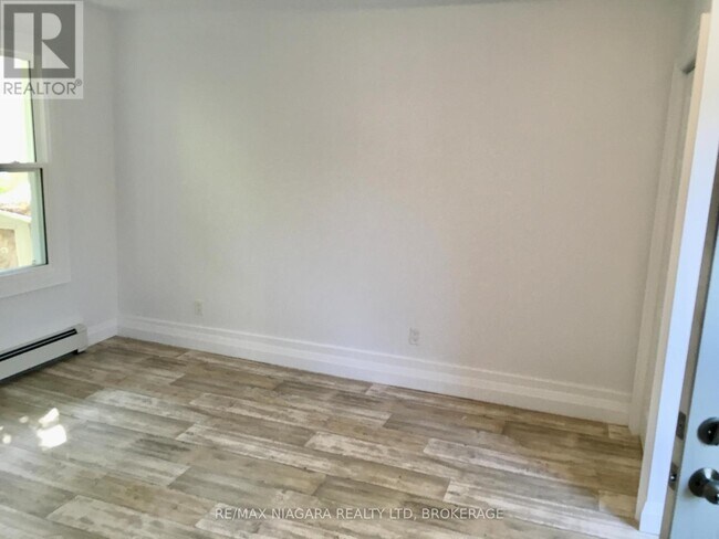 163 Welland Ave in St Catharines, ON - Building Photo - Building Photo