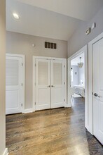 6 N May St in Chicago, IL - Building Photo - Building Photo