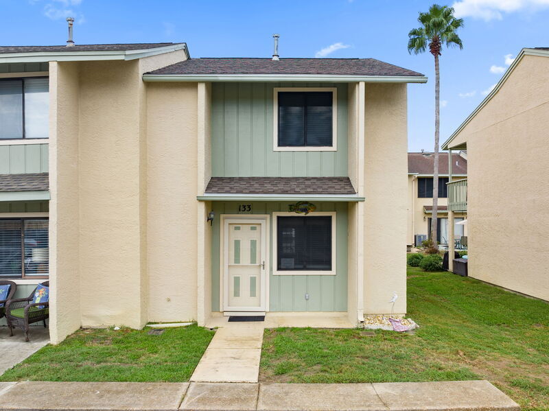 133 W Leslie Ln in Panama City Beach, FL - Foto de edificio