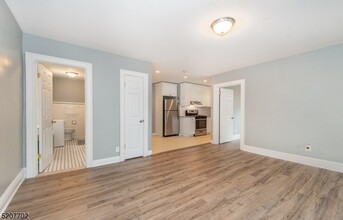 818 Summit Ave in River Edge, NJ - Building Photo - Building Photo