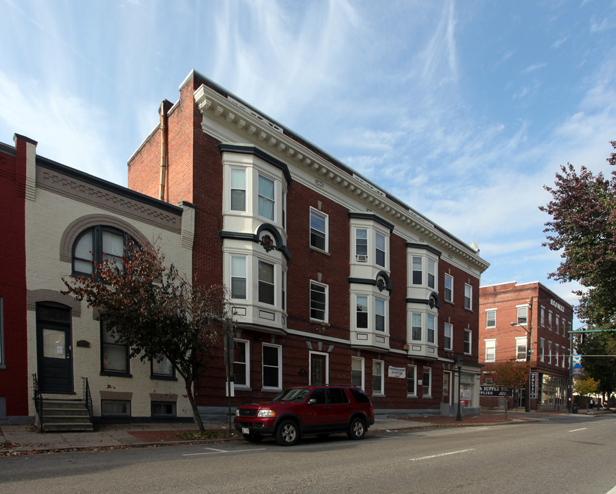 101-105 E Washington St in Hagerstown, MD - Building Photo