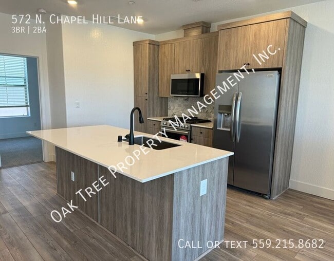 572 N Chapel Hl Ln in Clovis, CA - Building Photo - Building Photo