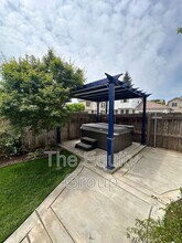 5115 W Pianosa Ave in Visalia, CA - Building Photo - Building Photo