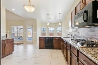 2488 New Iberia Cir in Marrero, LA - Foto de edificio - Building Photo