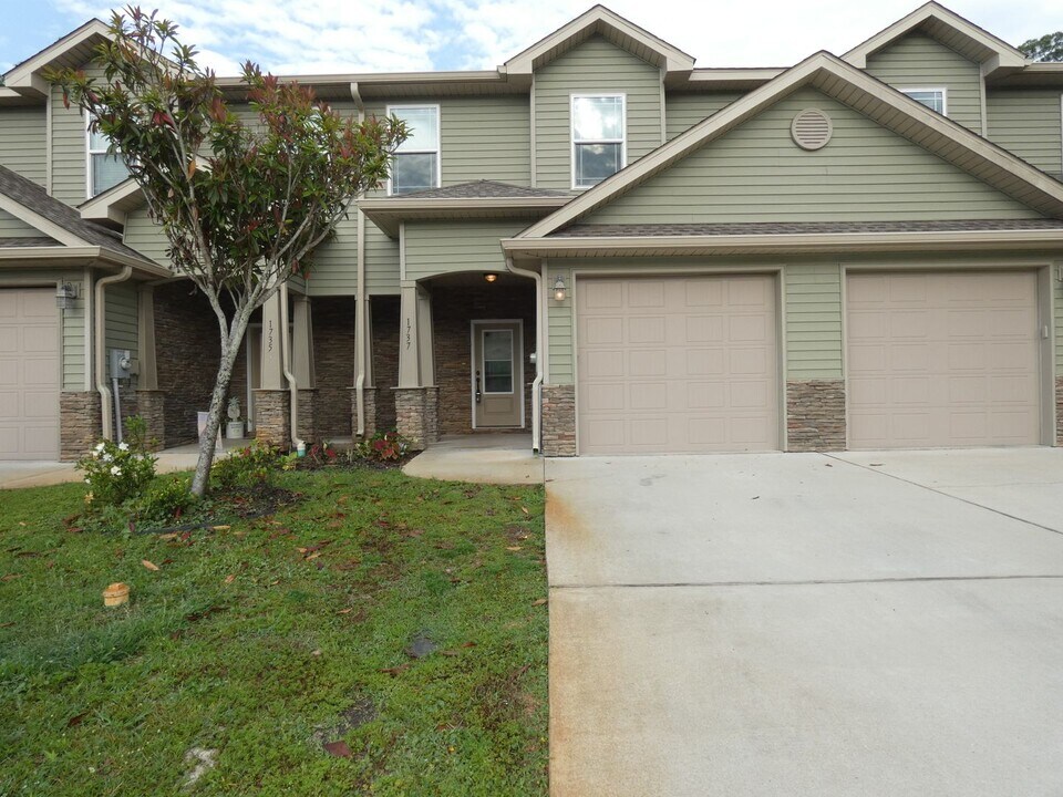 1737 Sound Haven Ct in Navarre, FL - Building Photo