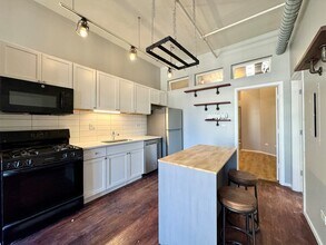 417 S Jefferson St, Unit 401B in Chicago, IL - Building Photo - Building Photo