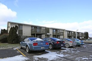 Academy Court in Elyria, OH - Foto de edificio - Building Photo