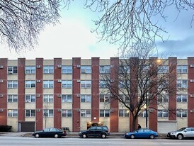 6830 N Sheridan Rd in Chicago, IL - Building Photo