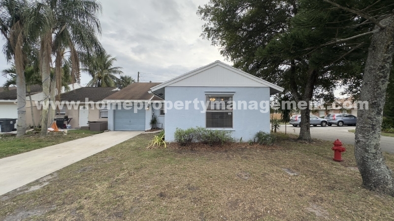 5098 Ambler Ln in Greenacres, FL - Building Photo