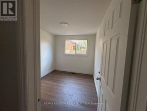 1129 Cannon St E in Hamilton, ON - Building Photo - Building Photo
