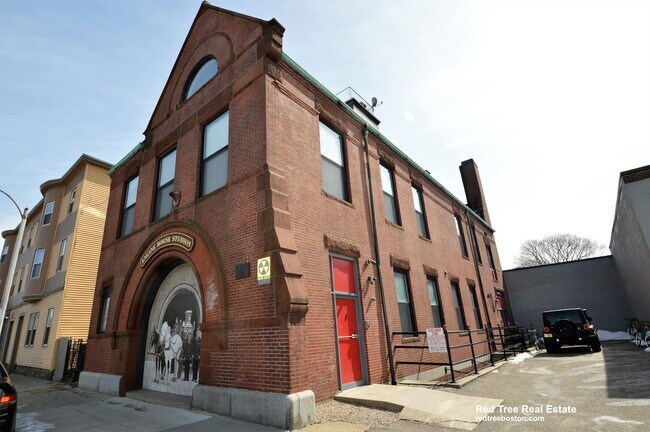 444 Western Ave, Unit PH1