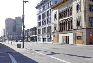 725 Jefferson Ave in Toledo, OH - Foto de edificio - Building Photo