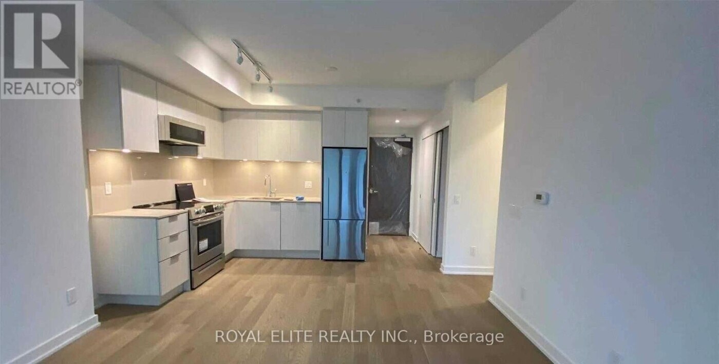 25 Richmond St E in Toronto, ON - Building Photo