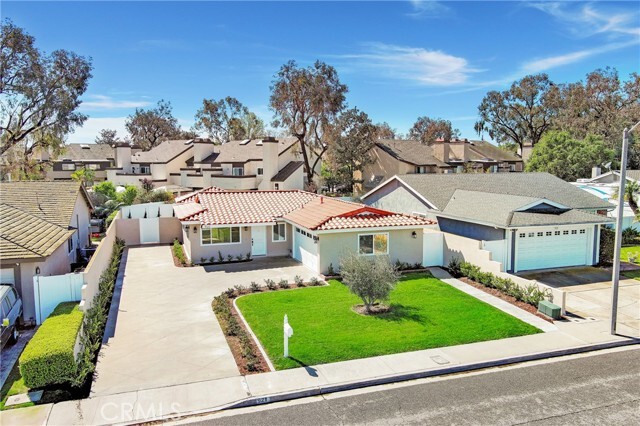 921 Helena Cir