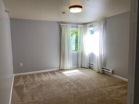 Issaquah Condo, Unit D209 in Issaquah, WA - Building Photo