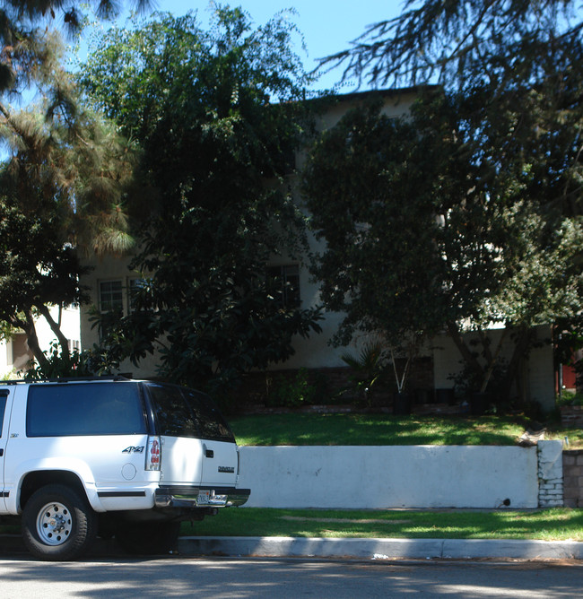 2371 Mira Vista Ave in Montrose, CA - Foto de edificio - Building Photo