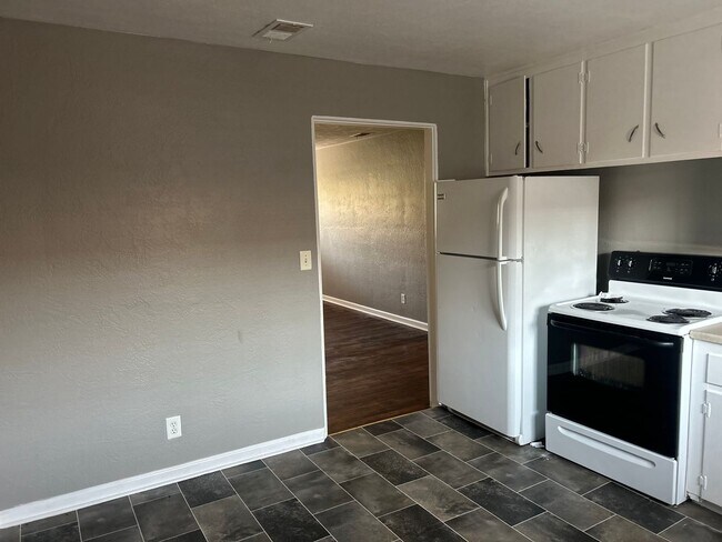 1040 Forest Ct-Unit -B05 1040 16 in Kansas City, KS - Building Photo - Building Photo