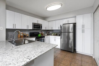 Weston Place Apartments in Weston, FL - Foto de edificio - Building Photo