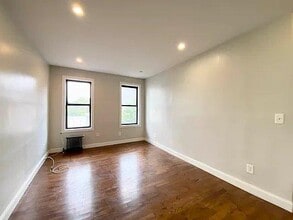 119 Post Ave in New York, NY - Building Photo - Building Photo