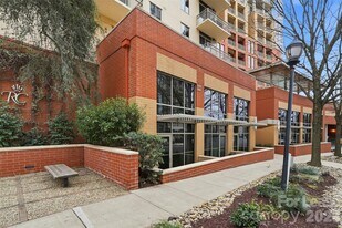 701 Royal Ct in Charlotte, NC - Building Photo