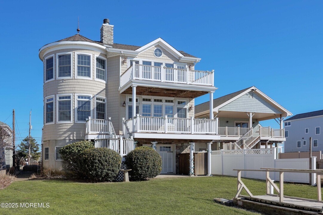 630 Ocean Ave in Sea Bright, NJ - Building Photo