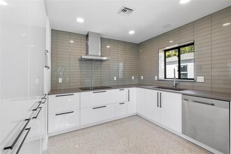 450 N Victoria Park Rd in Fort Lauderdale, FL - Building Photo - Building Photo