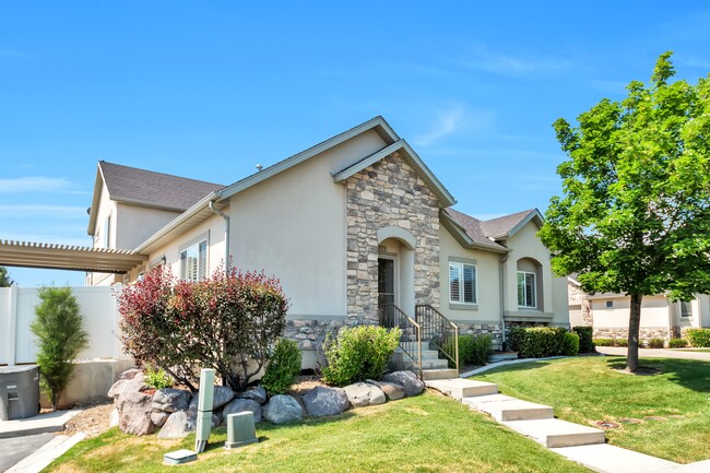 1573 Wyngate Park Dr in South Jordan, UT - Building Photo - Building Photo