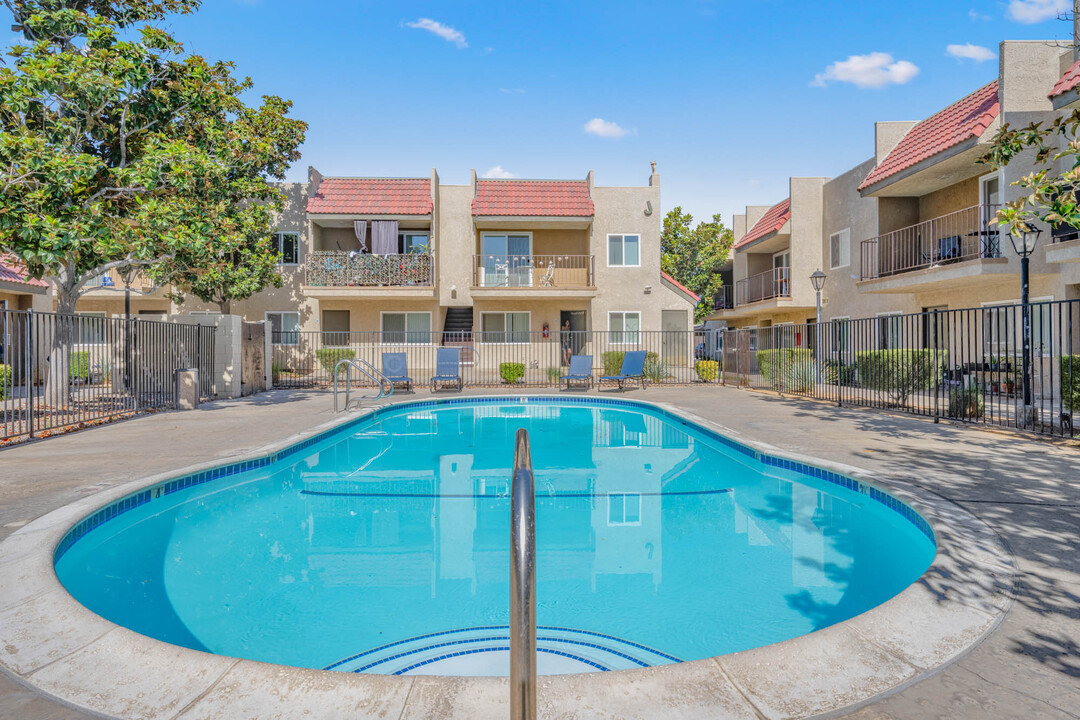 Parkwood Apartments in Lancaster, CA - Building Photo