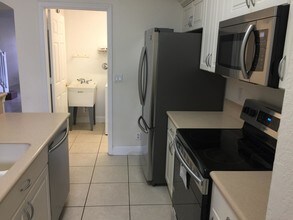 2888 Hidden Hills Rd-Unit -901 in Royal Palm Beach, FL - Building Photo - Building Photo