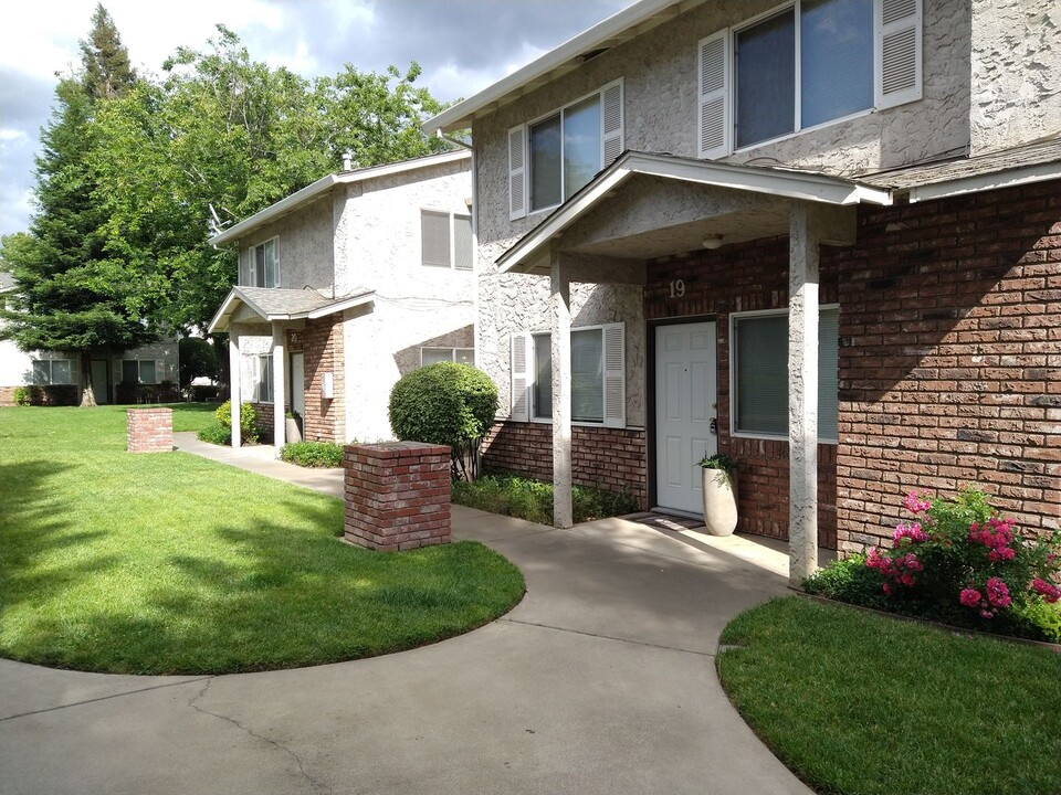 The Legacy Townhomes in Chico, CA - Foto de edificio