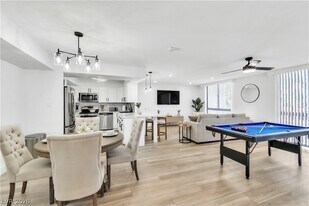 3930 University Center Dr in Las Vegas, NV - Building Photo