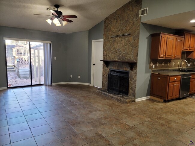 211 Somerset Dr in Warner Robins, GA - Building Photo - Building Photo