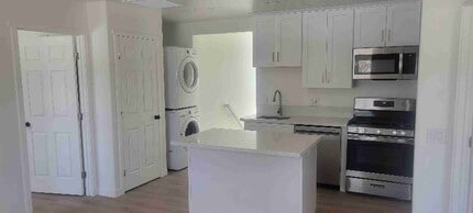 8820 Noeline Ave in Spring Valley, CA - Foto de edificio - Building Photo